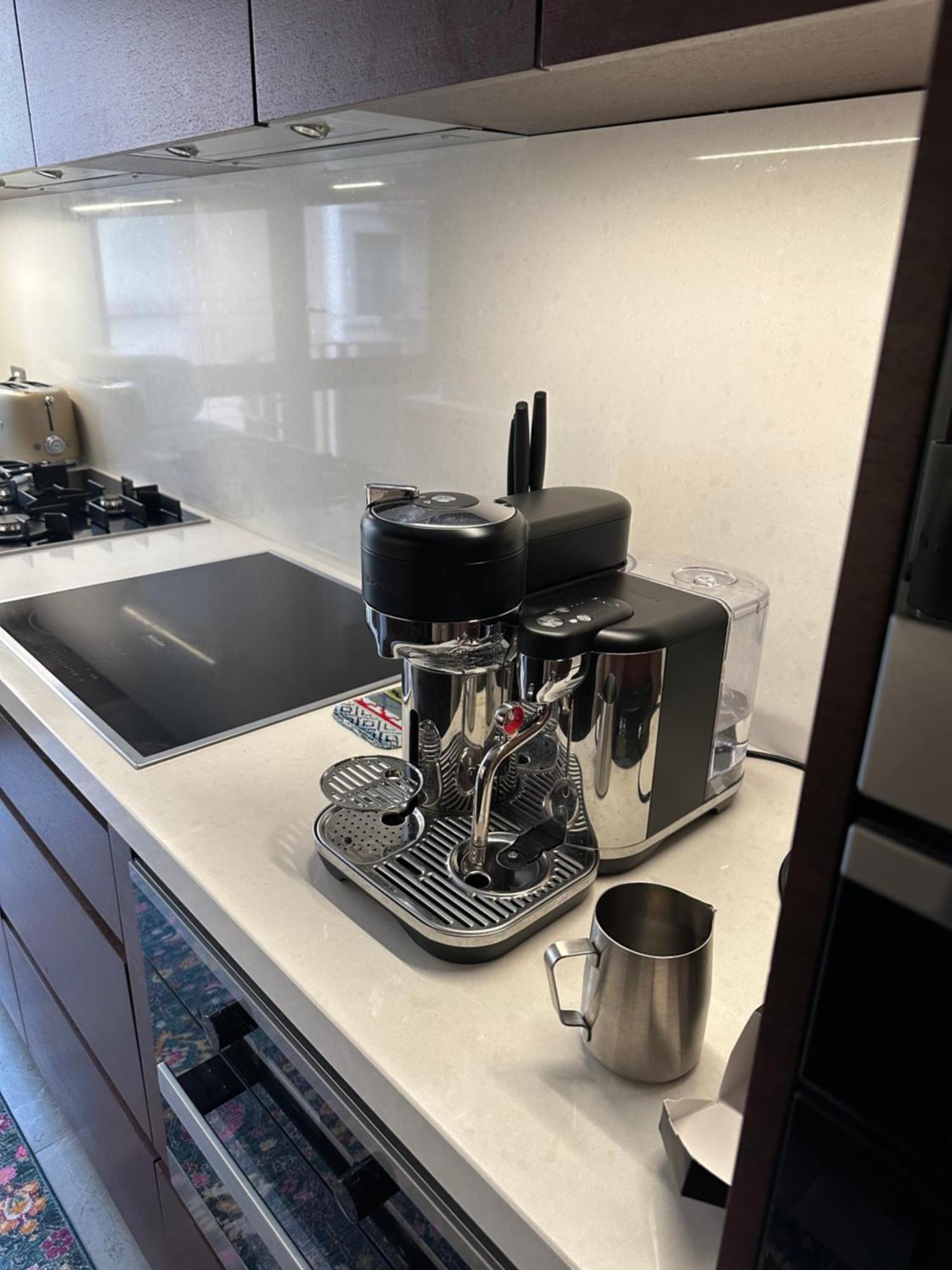 Private 1 Bed Accom With Bathroom In A 3 Bed Apartment - Melb Cbd, Regency Towers - Free Parking, Wifi And Pool Melbourne Eksteriør bilde