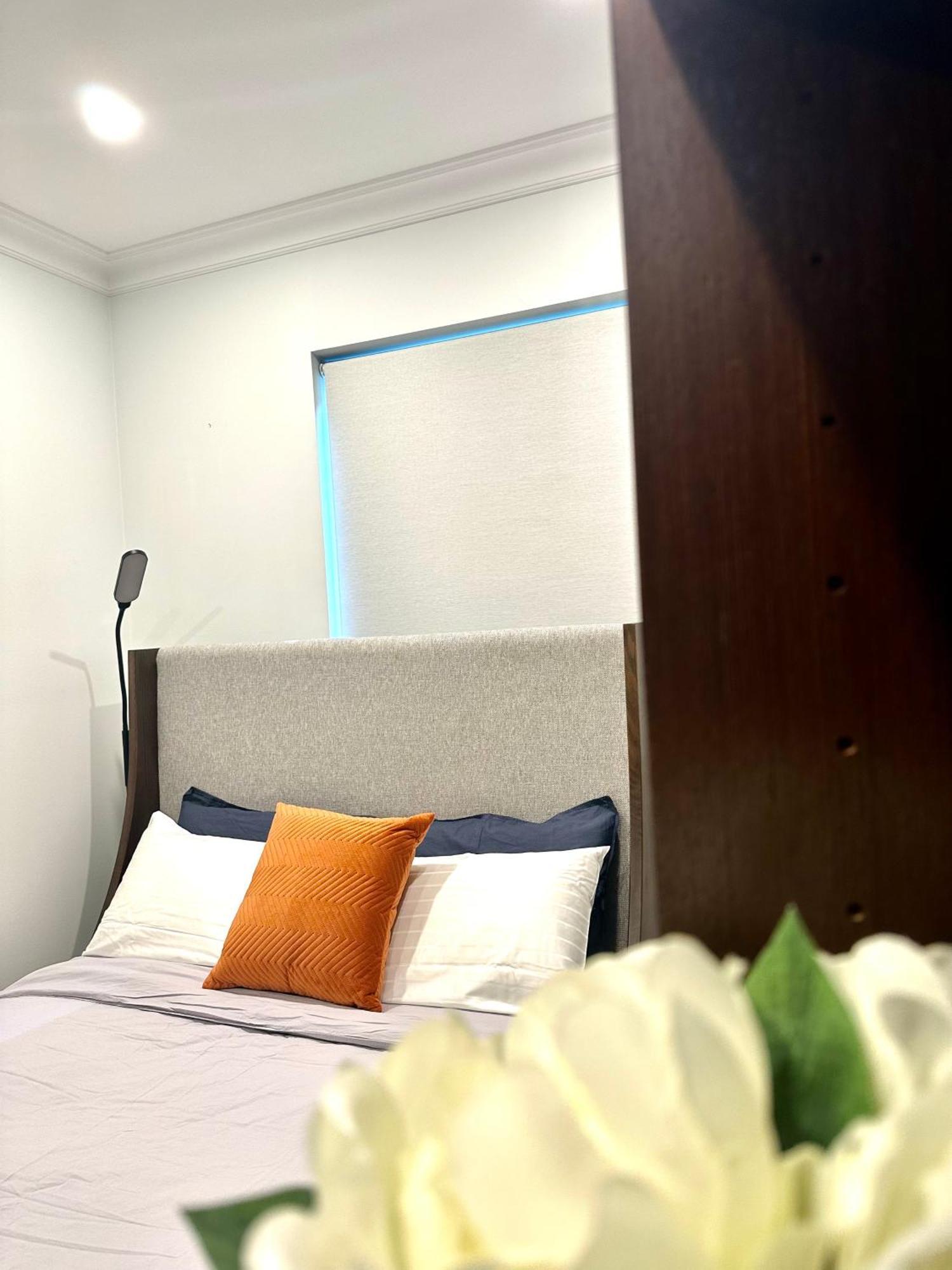 Private 1 Bed Accom With Bathroom In A 3 Bed Apartment - Melb Cbd, Regency Towers - Free Parking, Wifi And Pool Melbourne Eksteriør bilde